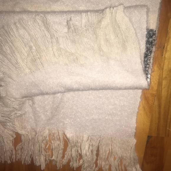 Oversized Zara H&M Scarf Wrap - Picture 3 of 3